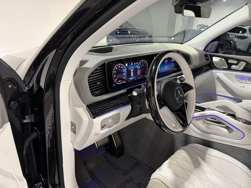 Used 2024 Mercedes-Benz Maybach GLS 600 4MATIC image 18