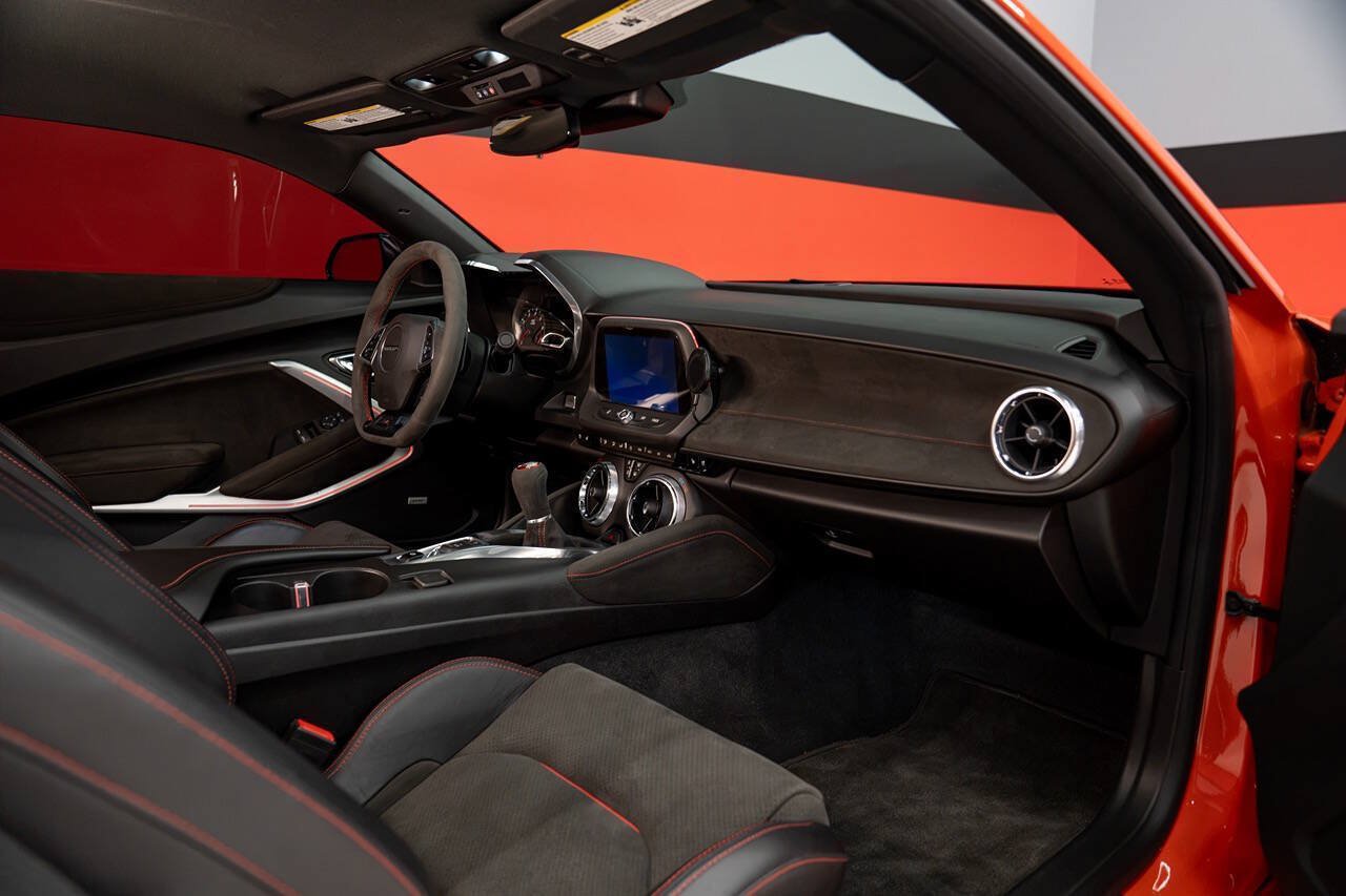 Used 2019 Chevrolet Camaro ZL1 RWD image 62