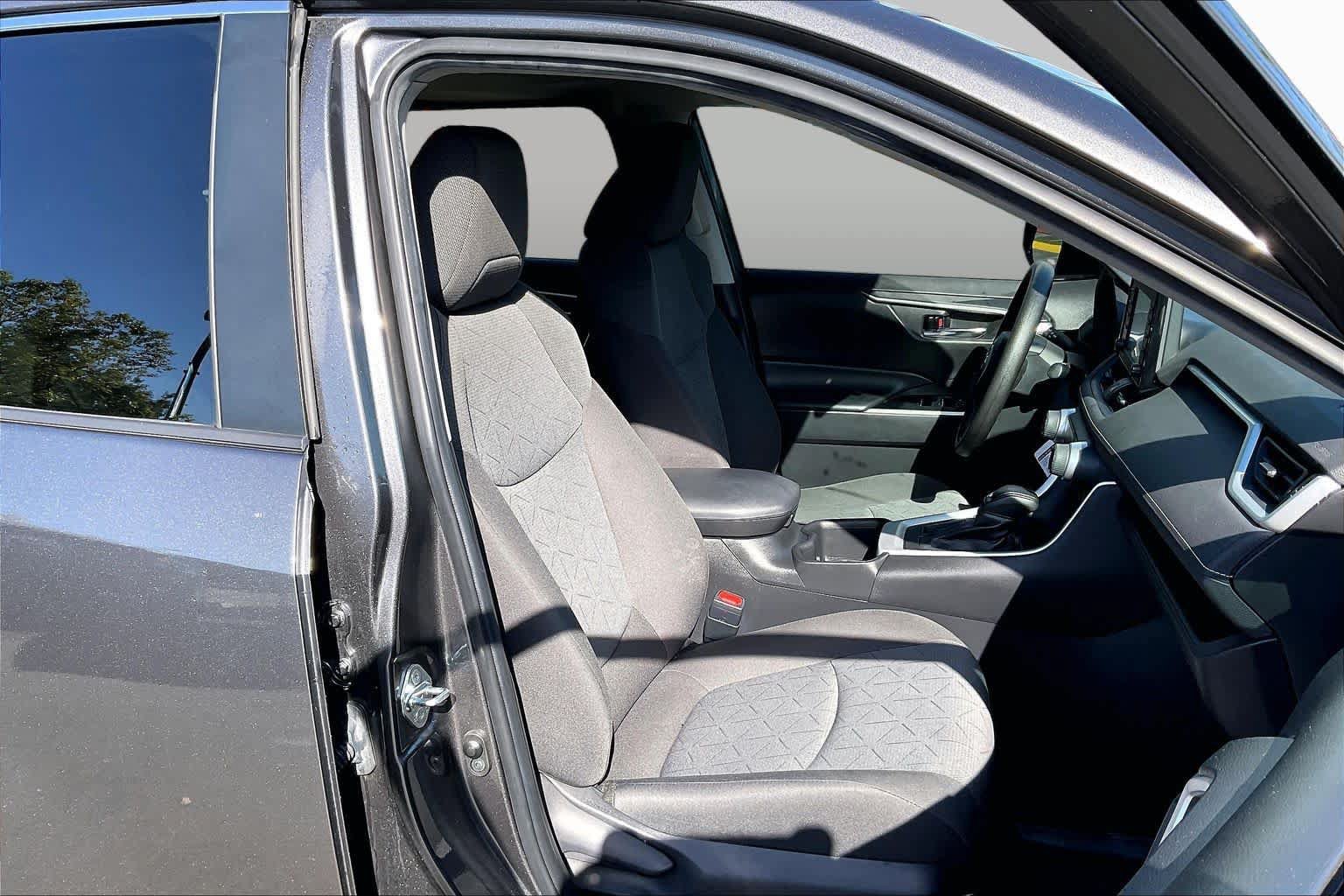 Certified 2022 Toyota RAV4 XLE w/ Convenience Package FWD image 8