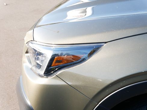 Used 2022 Subaru Outback Premium image 16