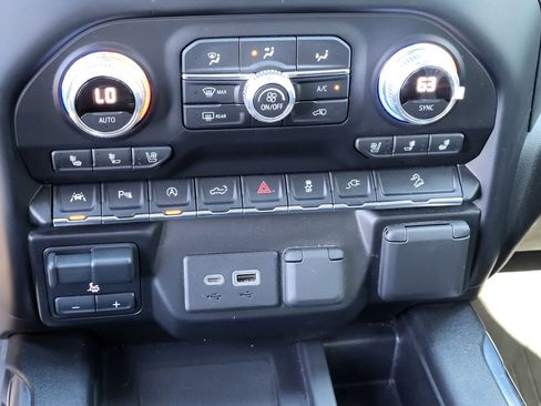 Used 2021 GMC Sierra 1500 AT4 w/ AT4 Premium Package AWD/4WD image 21