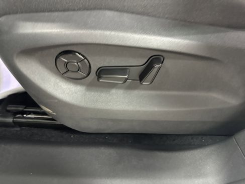 New 2025 Volkswagen Tiguan SE image 15