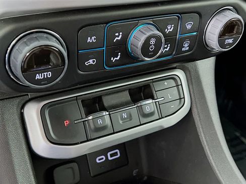 Certified 2023 GMC Acadia SLE w/ Driver Convenience Package AWD/4WD image 15