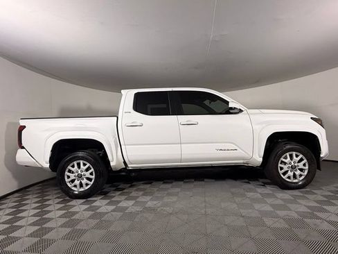 Used 2025 Toyota Tacoma SR5 AWD/4WD image 8
