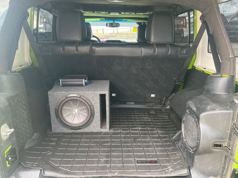 Used 2013 Jeep Wrangler Unlimited Rubicon image 24