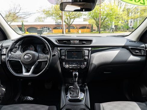 Used 2020 Nissan Rogue Sport SV image 9
