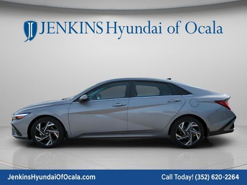 Certified 2025 Hyundai Elantra SEL FWD image 6