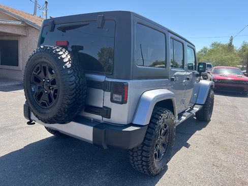 Used 2018 Jeep Wrangler Unlimited Sahara w/ Connectivity Group AWD/4WD image 5