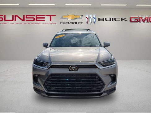 Used 2025 Toyota Grand Highlander AWD image 2