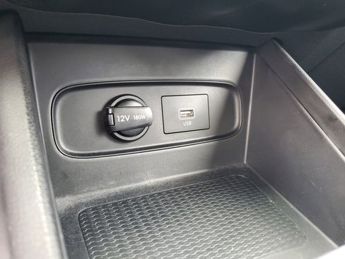 Used 2021 Hyundai Venue SE image 24