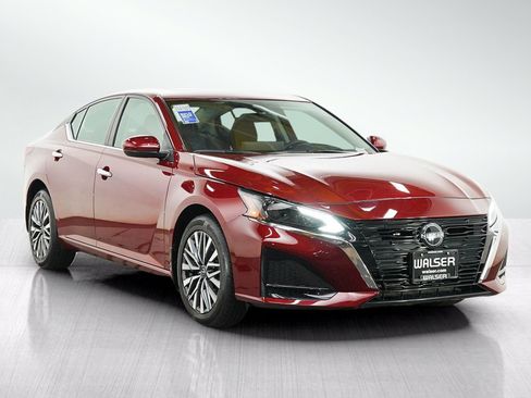 Used 2023 Nissan Altima 2.5 SV w/ SV Premium Package AWD/4WD image 7