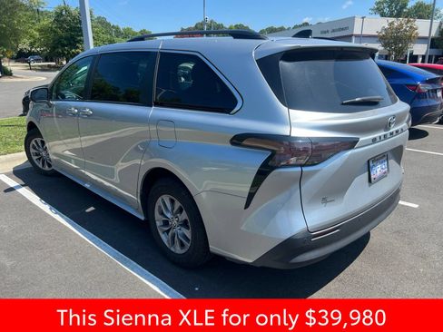 Used 2024 Toyota Sienna XLE FWD image 13