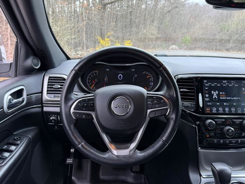 Used 2019 Jeep Grand Cherokee Limited image 16
