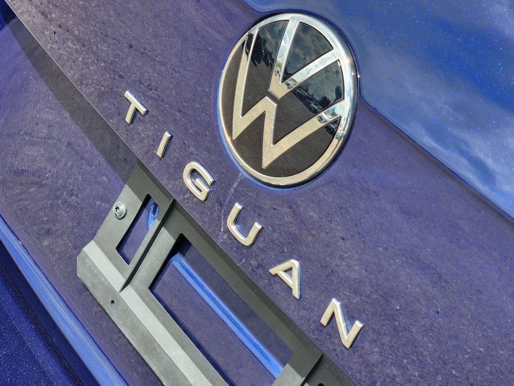 Used 2022 Volkswagen Tiguan SE AWD/4WD image 12