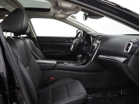 Used 2023 Nissan Maxima Platinum w/ Sport Mat Group FWD image 11