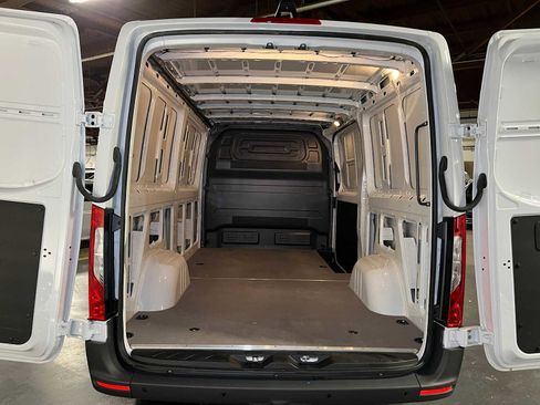 Used 2025 Mercedes-Benz Sprinter 2500 image 16
