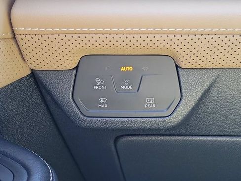 Used 2024 Volkswagen Atlas Cross Sport SE w/ Panoramic Sunroof Package FWD image 20