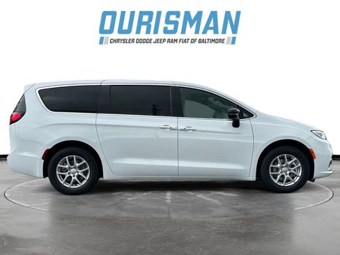 New 2025 Chrysler Pacifica Select image 7