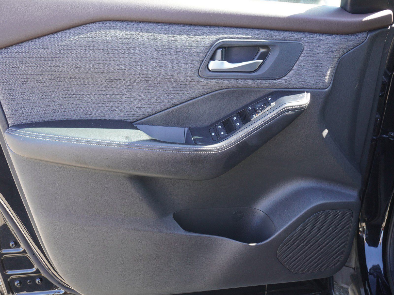 Used 2023 Nissan Rogue SV FWD image 18