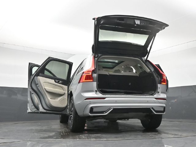 Used 2024 Volvo XC60 B5 Plus w/ Protection Package Premier AWD/4WD image 49