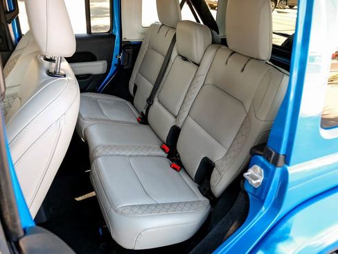 Used 2021 Jeep Wrangler Unlimited Sahara image 49