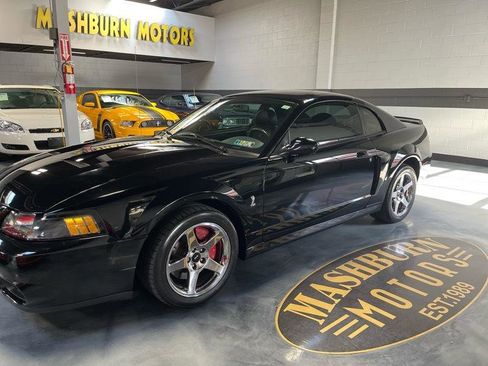 Used 2004 Ford Mustang Cobra RWD image 2
