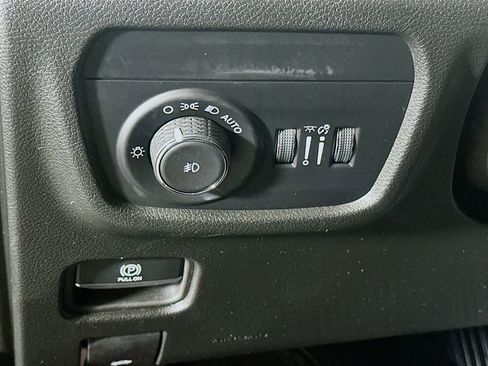 Used 2023 Jeep Grand Cherokee L Limited image 17