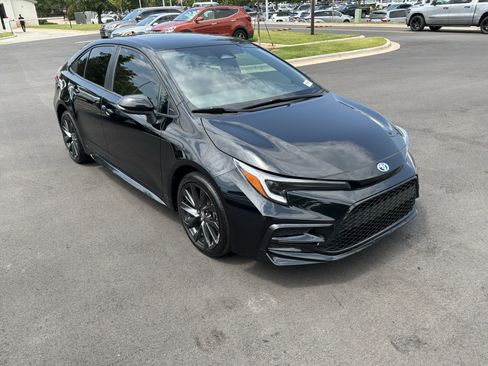 Used 2024 Toyota Corolla SE FWD image 2