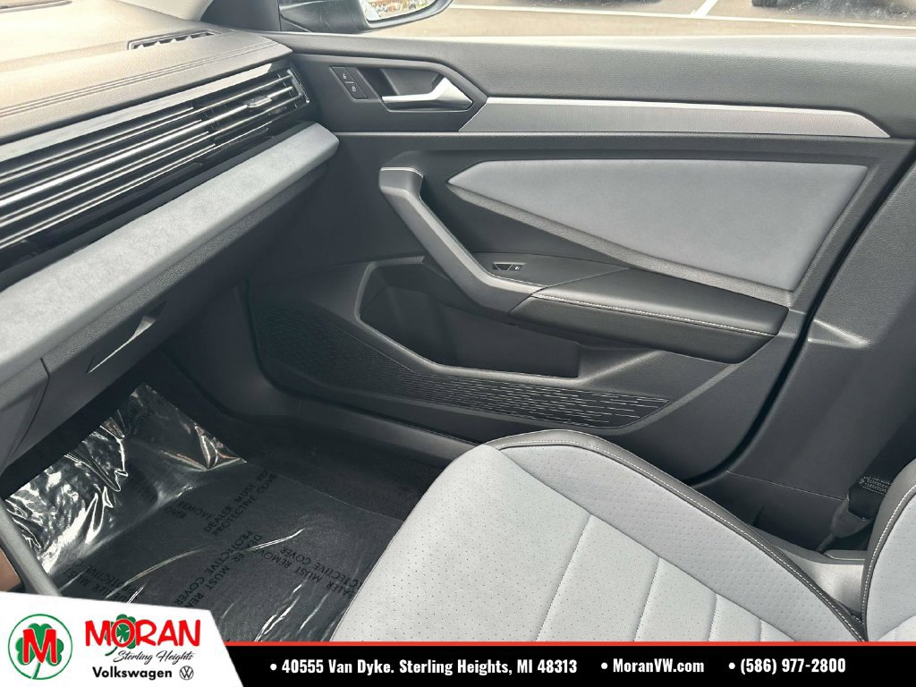 Certified 2026 Volkswagen Jetta SE w/ Black Wheel Package FWD image 31