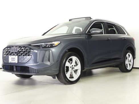 Used 2025 Audi Q5 Premium Plus w/ Premium Plus AWD/4WD image 2