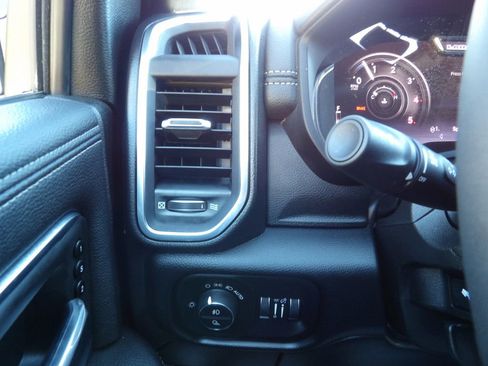 Used 2026 RAM 2500 Laramie AWD/4WD image 19