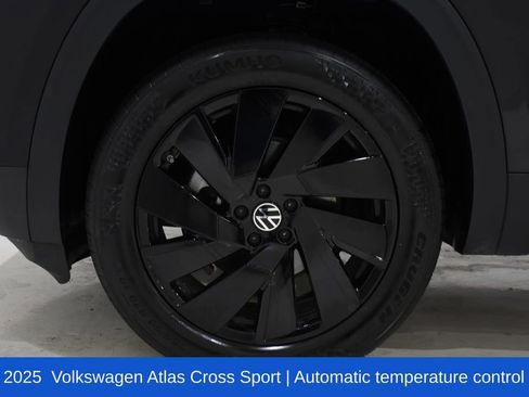 Used 2025 Volkswagen Atlas Cross Sport SE image 6