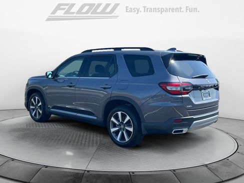 Certified 2025 Honda Pilot Touring image 5