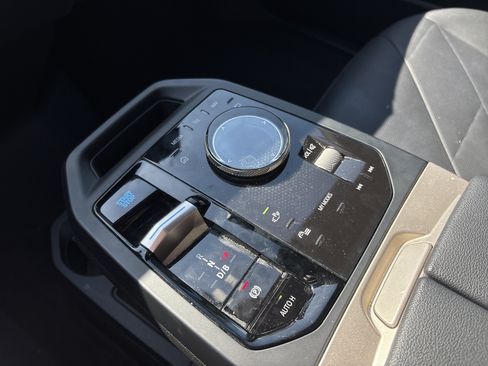 Used 2024 BMW iX xDrive50 w/ Premium Package AWD/4WD image 26