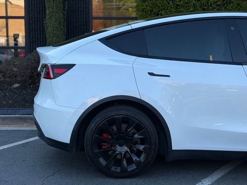 Used 2021 Tesla Model Y Long Range image 22