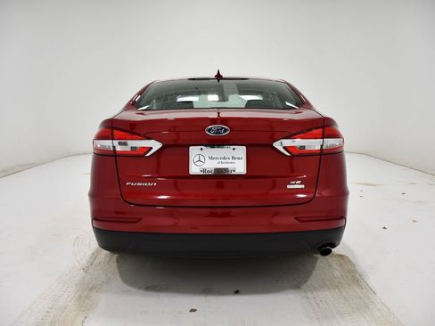Used 2020 Ford Fusion SE image 4