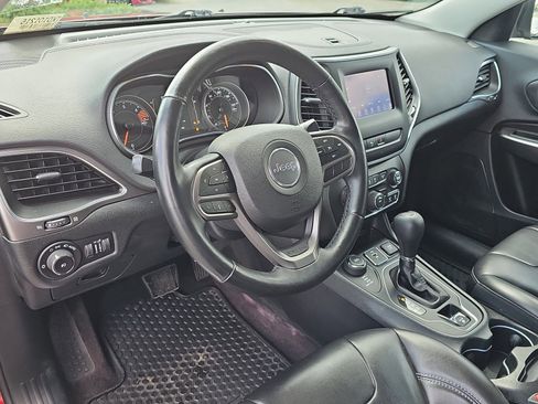 Used 2019 Jeep Cherokee Latitude Plus w/ Cold Weather Group image 14