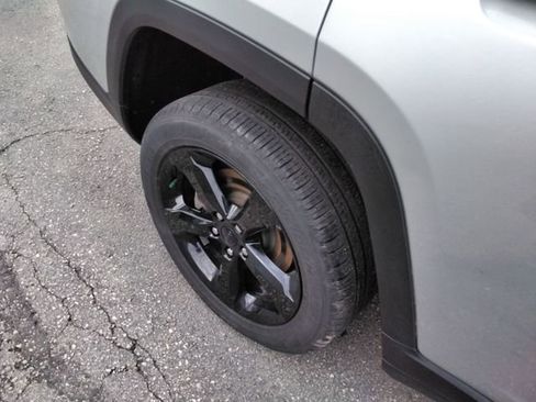 Used 2024 Jeep Grand Cherokee L Limited w/ Black Appearance Package image 18