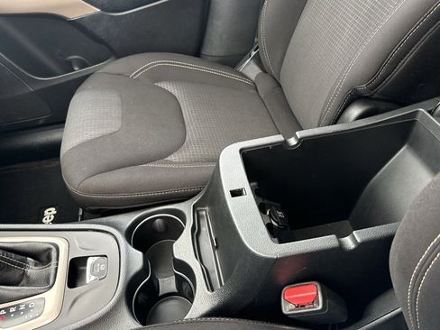 Used 2017 Jeep Cherokee Latitude w/ Safety/Convenience Group image 25