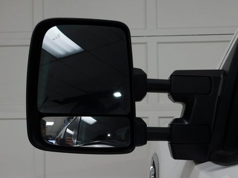 Used 2017 Nissan Titan SV image 29