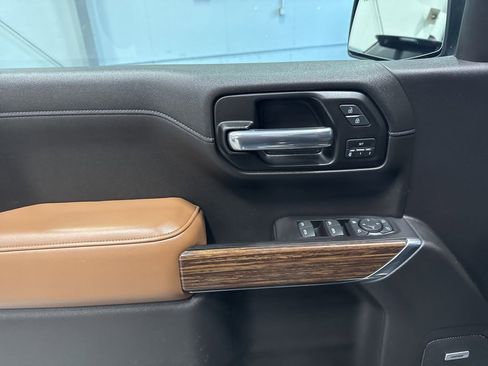 Used 2019 Chevrolet Silverado 1500 High Country w/ Technology Package image 11