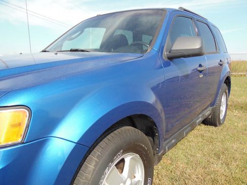 Used 2011 Ford Escape XLT image 18