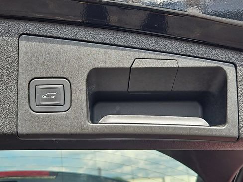 Used 2019 Cadillac XT4 Premium Luxury FWD image 18