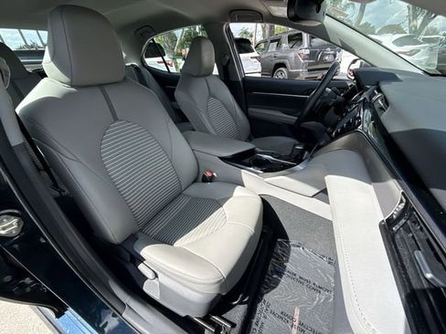 Used 2020 Toyota Camry SE w/ Convenience Package image 25