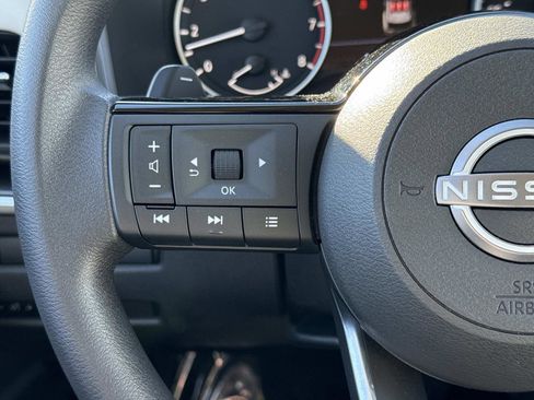 Used 2023 Nissan Rogue SV image 8