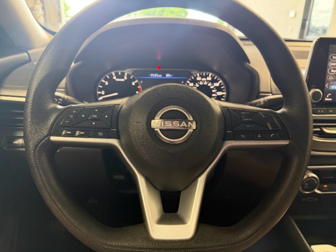 Used 2025 Nissan Altima 2.5 SV FWD image 23