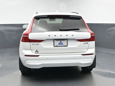 Used 2023 Volvo XC60 B5 Core w/ Climate Package image 7