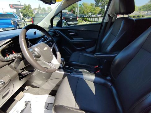 Used 2022 Chevrolet Trax LT w/ Midnight Edition image 13
