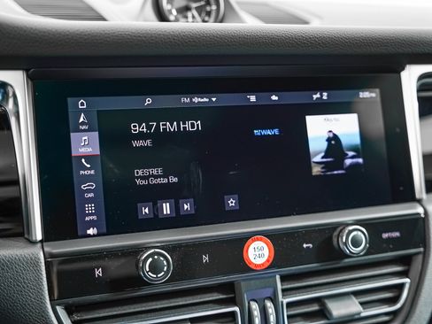 Certified 2023 Porsche Macan AWD/4WD image 21