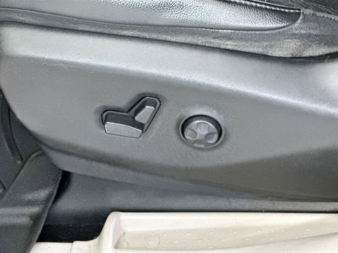 Used 2019 Chrysler Pacifica Touring-L FWD image 20